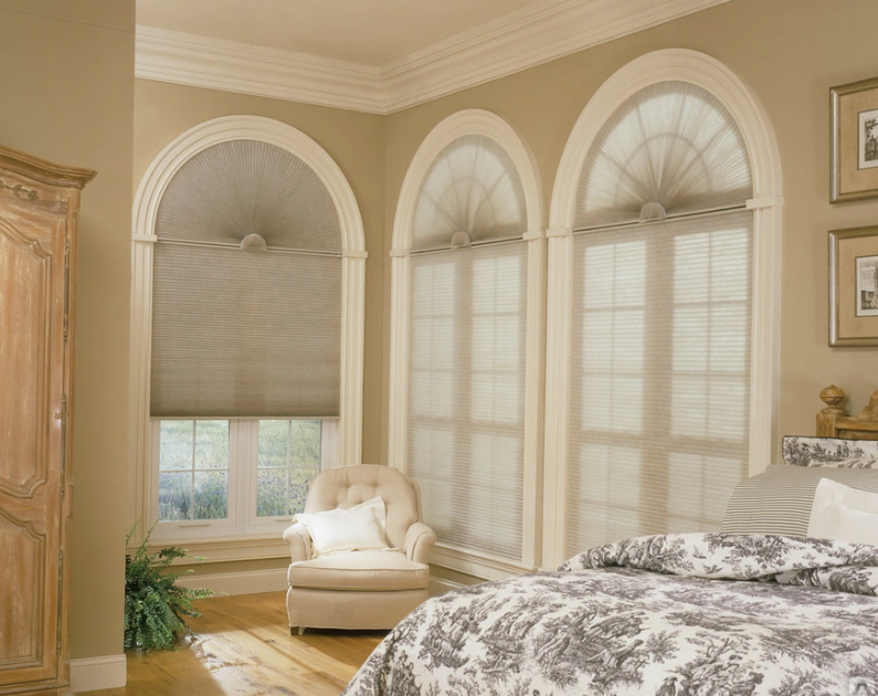 Декор для арочных ПВХ окон: как раскрыть красоту изогнутой линии Декор для арочных ПВХ окон: как раскрыть красоту изогнутой линии