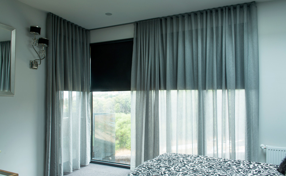 Combining Roller Shutters and Curtains in PVC Window Decor Combining Roller Shutters and Curtains in PVC Window Decor