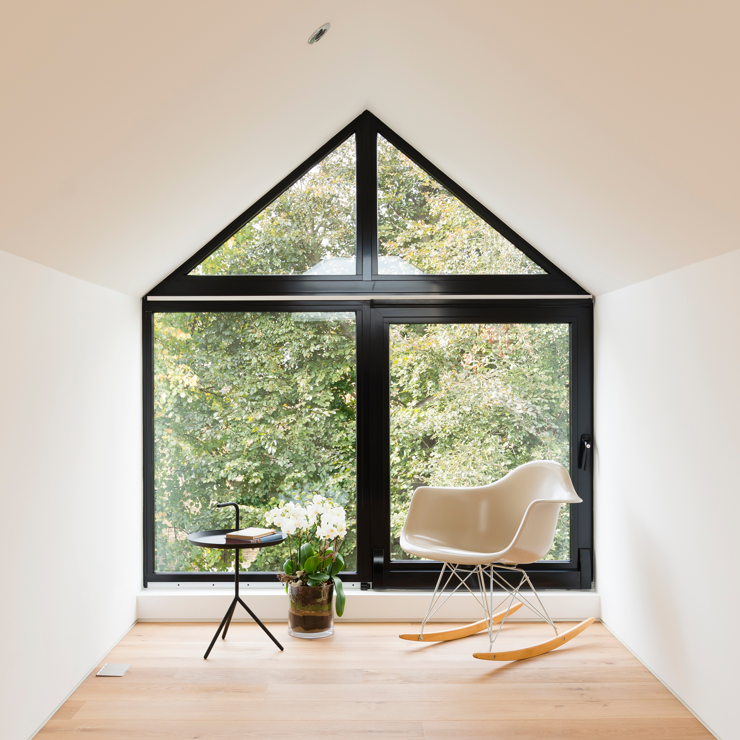 Triangular PVC Windows:Dynamics of Sharp Angles Triangular PVC Windows:Dynamics of Sharp Angles