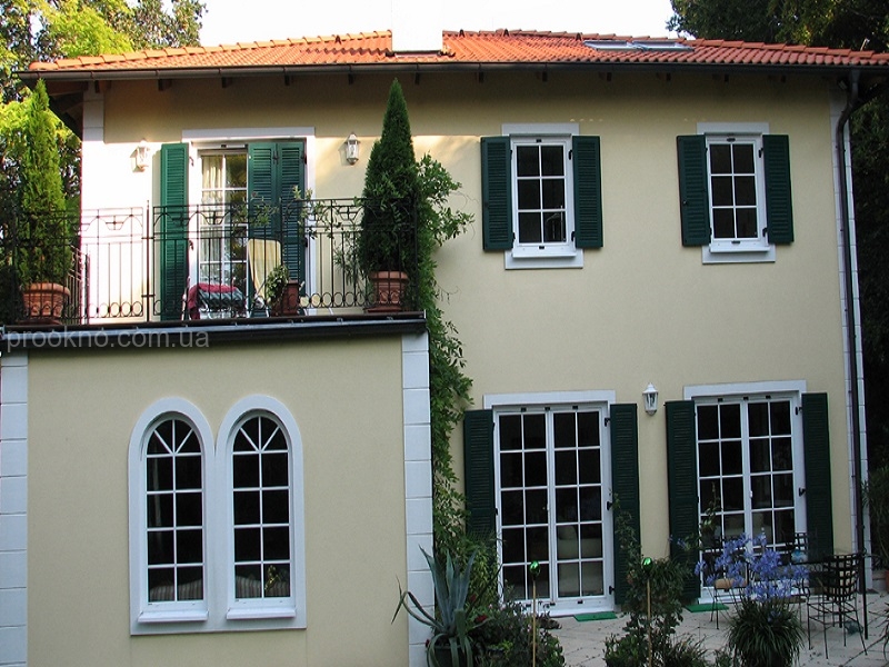 Georgian bars are profiles of different color and width. Color is often made to match the window frame, but some users prefer the contrast solution. Layout can be both external and internal. Internal one is glued onto the glass during the manufacturing process of the window and external one is fixed on the external surface during assembly. 